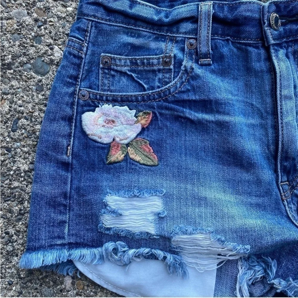 AEO American Eagle Vintage hi rise festival Cut Off Denim Shorts Embroidered